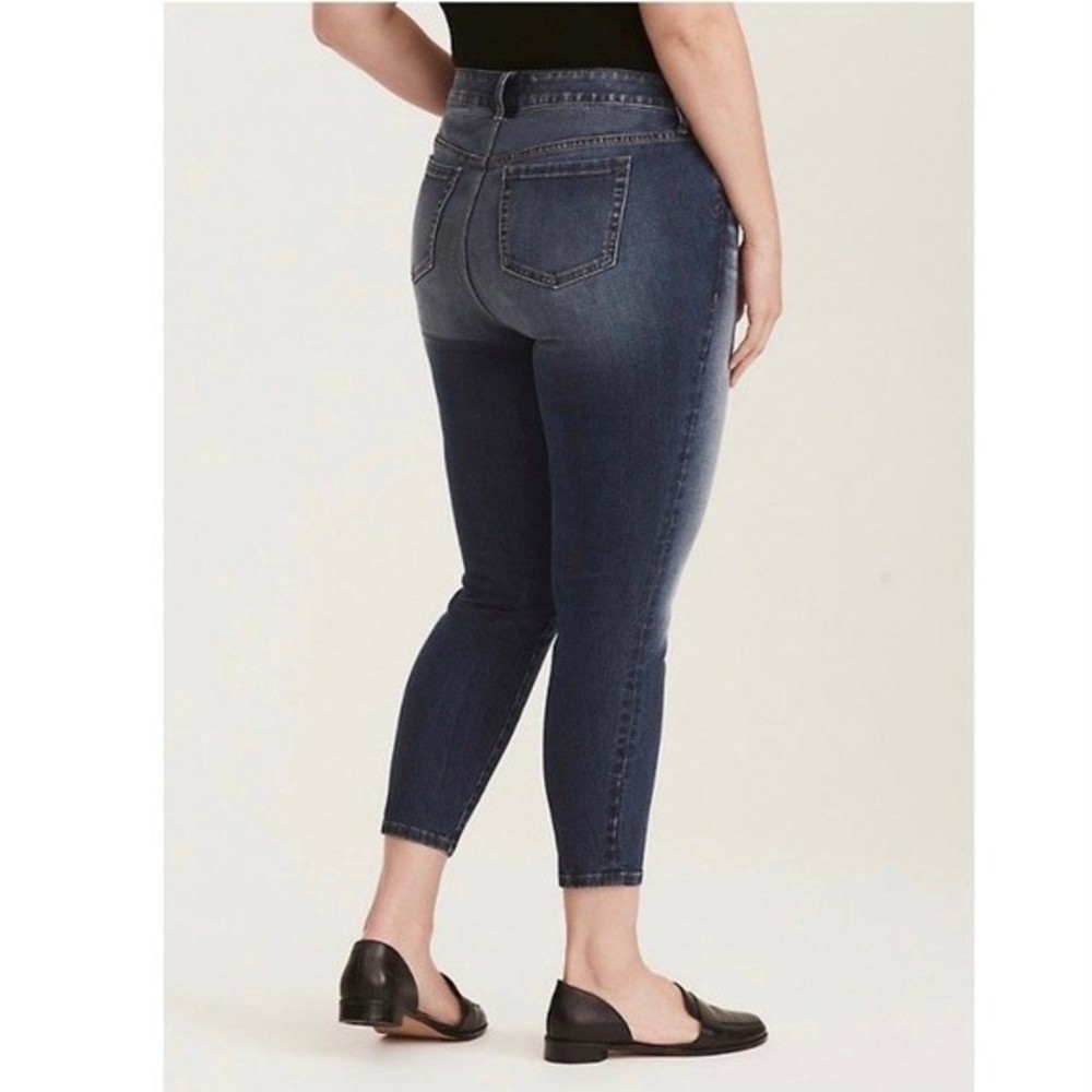 Torrid High Rise Curvy Jeans, Size 26R